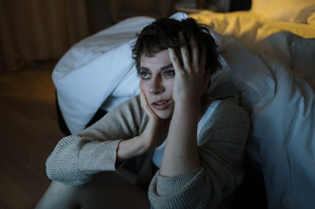 woman can't sleep